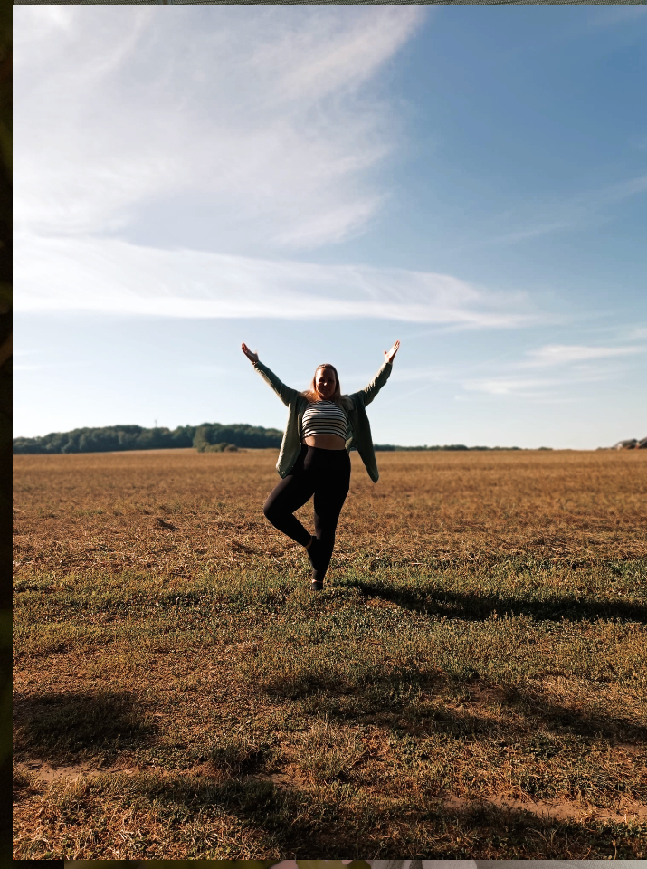Fließendes Innehalten - Female Yoga